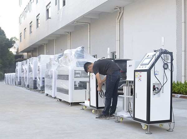 自動(dòng)點(diǎn)膠機(jī).jpg 自動(dòng)點(diǎn)膠機(jī).jpg