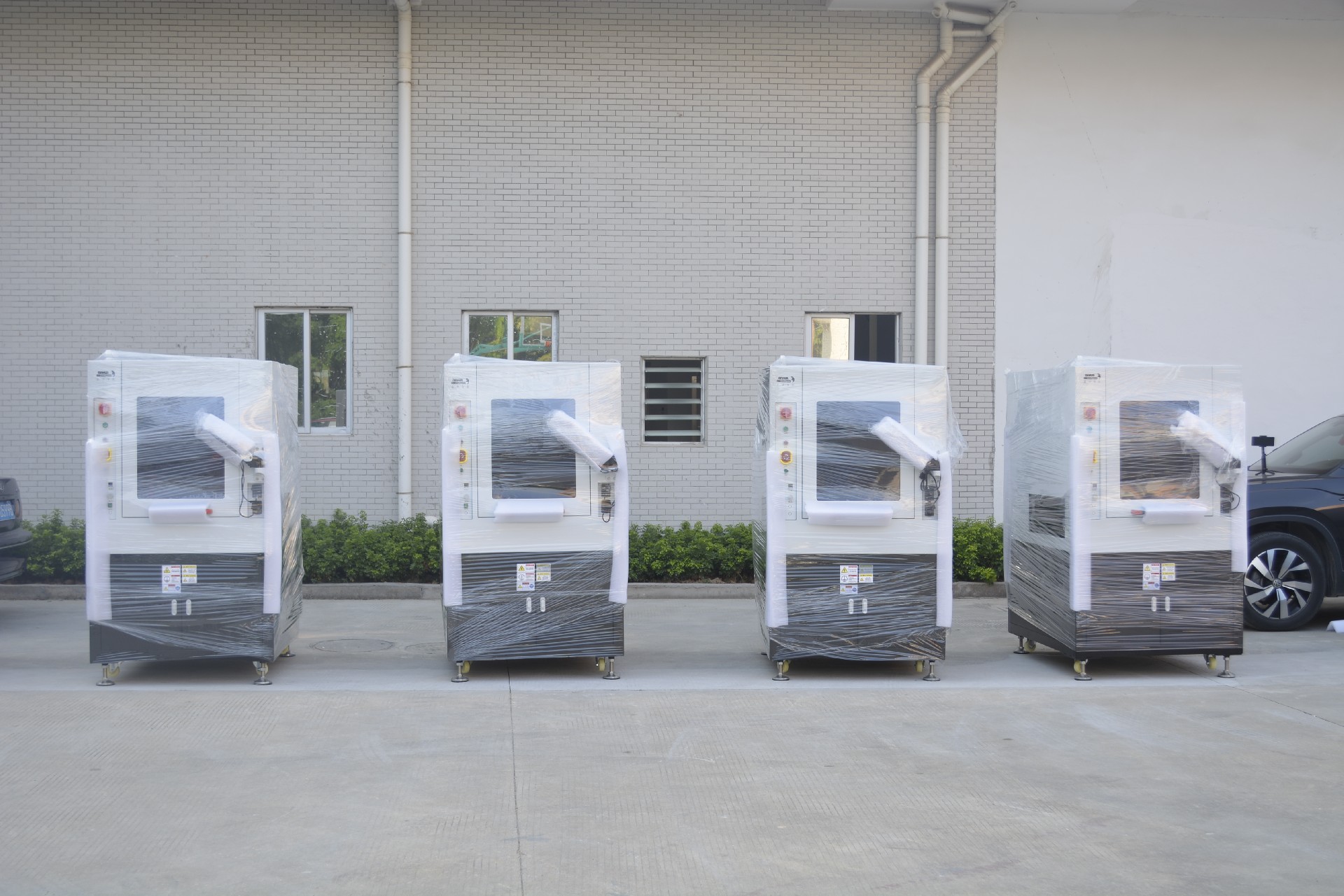 自動點膠機.jpg 自動點膠機.jpg